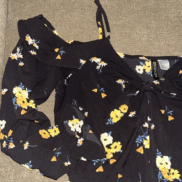 Off shoulder with spaghetti with thin straps - $14 - Picture 7 of 7